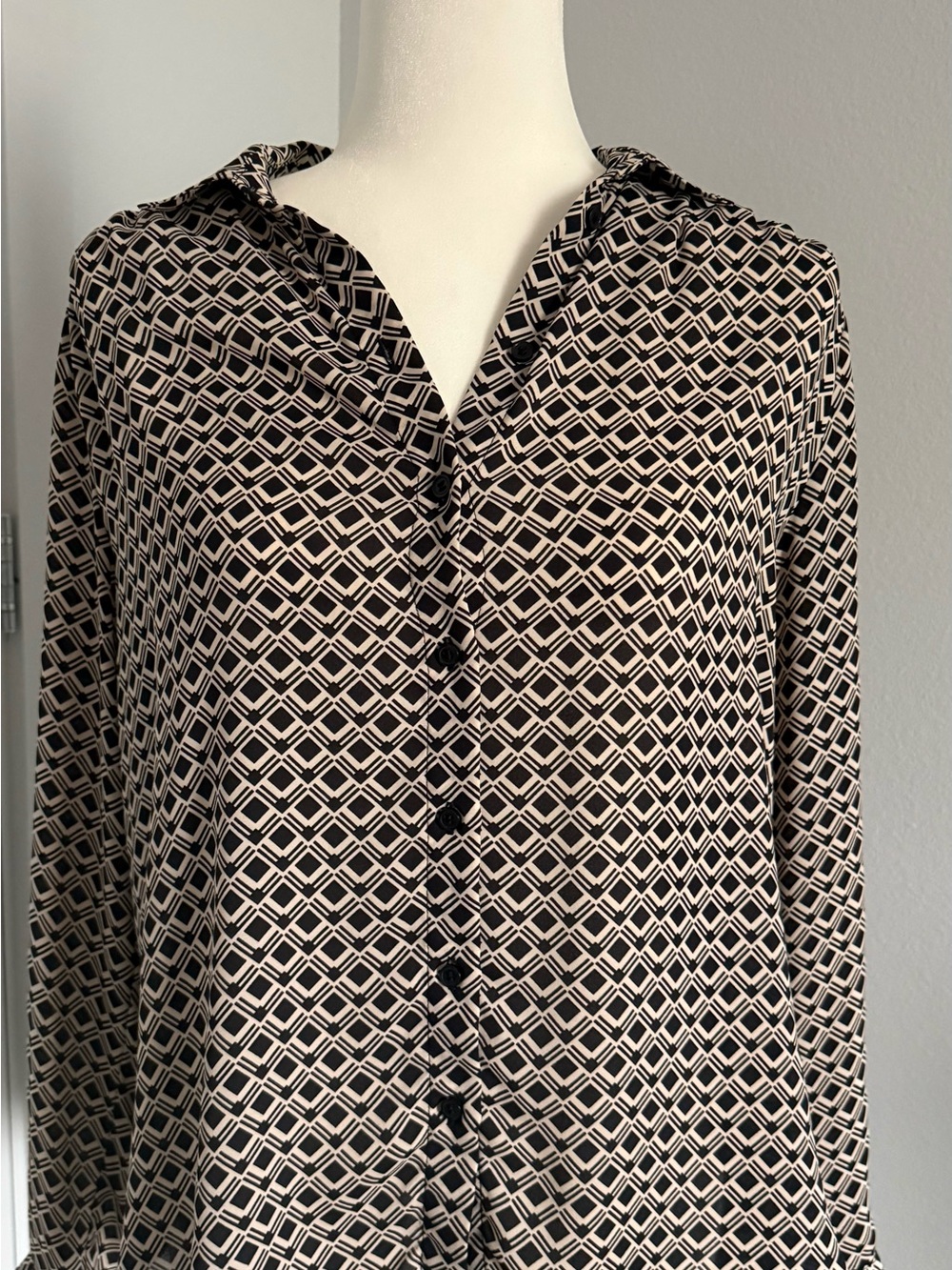 H&M Black and White Diamond-Grid Button Down Shirt